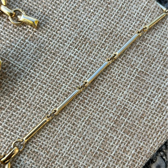 Vintage Emerald Green Necklace, Earrings and Necklace Extender in Gold Tone - Picture 9 of 13